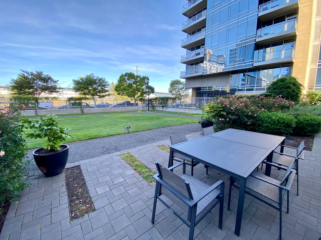 The Meriwether outdoor garden, lawn and dining areas